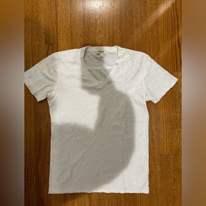 Men’s white T-shirt size Small